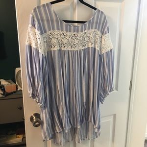 Blue and white blouse from torrid, in GUC